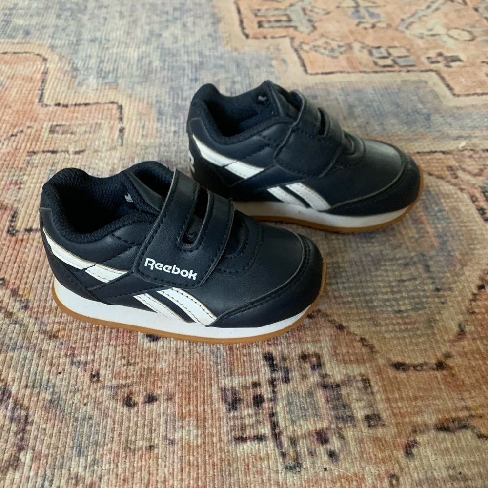 Reebok toddler track sneaker Sz 5 EUC navy